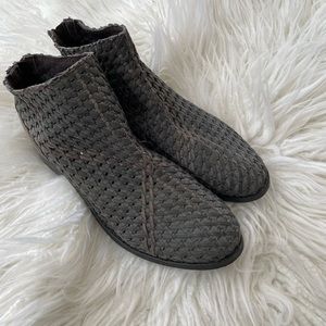 Rebels‎ green gray woven leather zipper back booties size 7.5